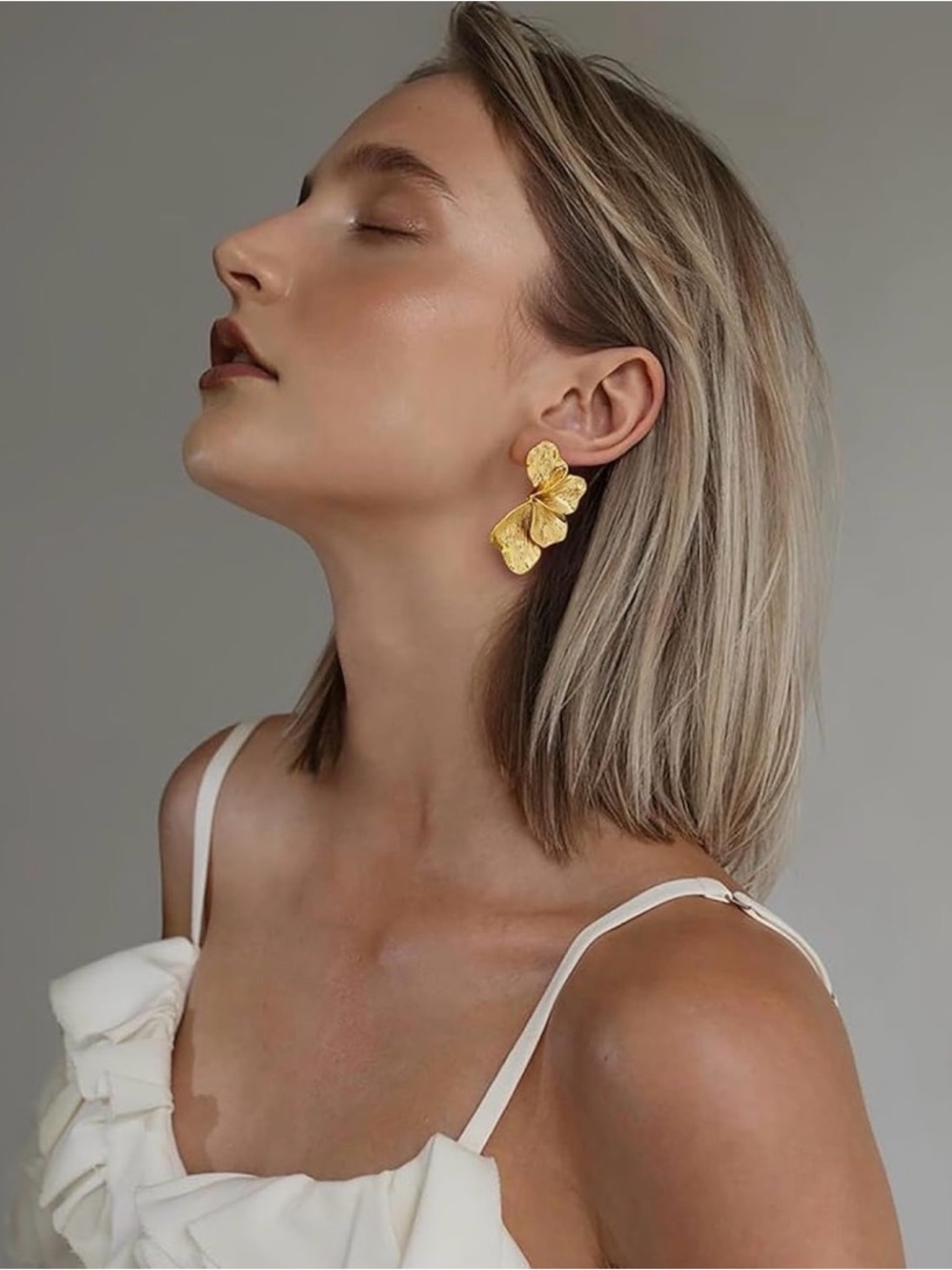 NEW: Gold Floral Petal Statement Earrings - Women Jewelry ๐๐ข๐ข๐ ๐๐ฆ ๐ก๐๐ช ๐๐ข๐ก๐๐๐ง๐๐ข๐ก - Picture 3 of 16